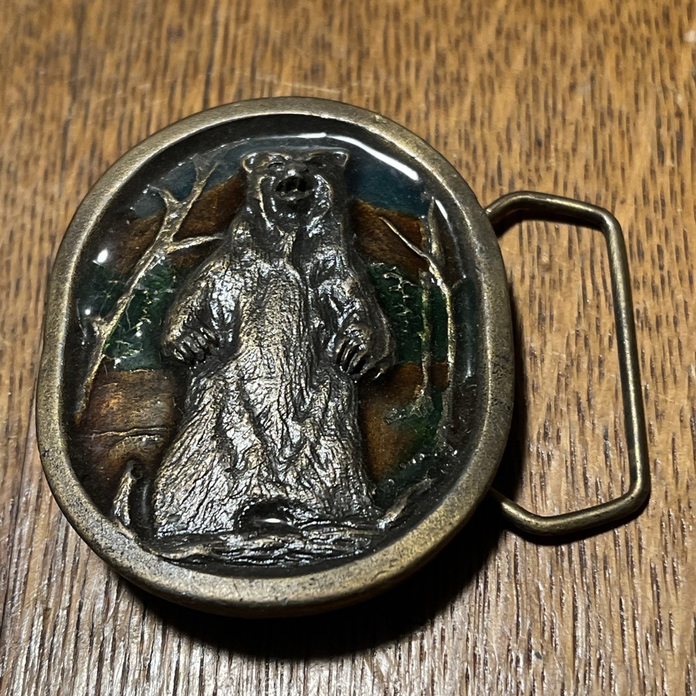 Standing Grizzly Bear Wildlife Scene Vtg. 1977 Belt Buckle Indiana Metal Craft
